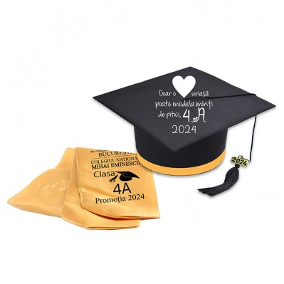 Tocă personalizata PE CAPAC + esarfa personalizata - AURIU - clasa 4 Tocă personalizata PE CAPAC + esarfa personalizata - AURIU - clasa 4